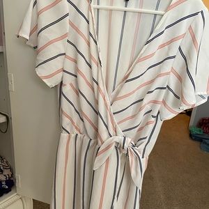 Adorable white summer dress eith a pop of color